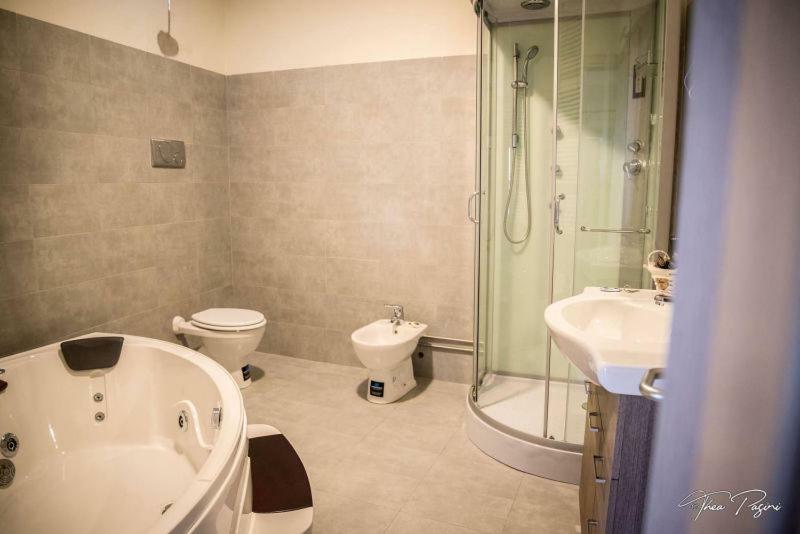 Hotel Lonatino لوناتو المظهر الخارجي الصورة